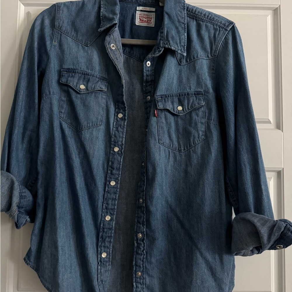 Women’s Levi's Classic Fit Denim Shirt